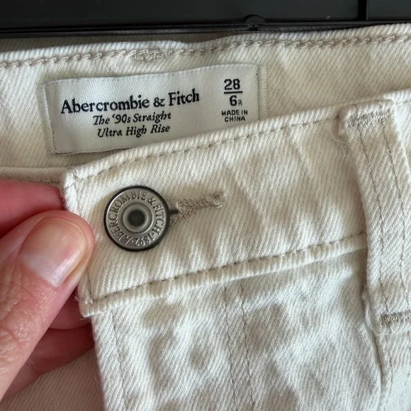 Abercrombie & Fitch Women's High Rise Jeans in Cream - Picture 2 of 2